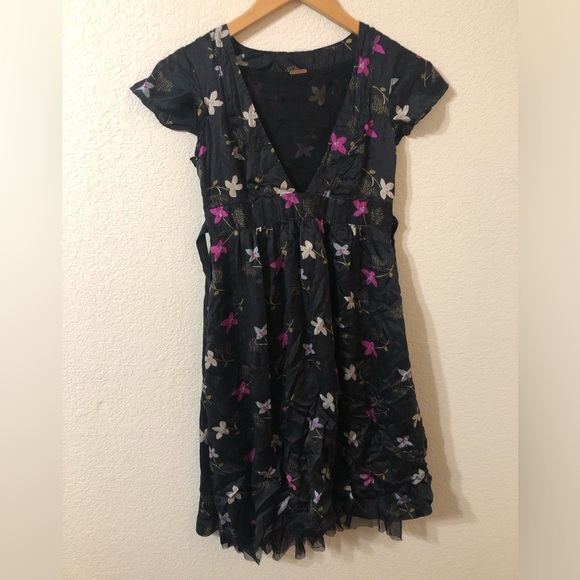 Free People Black Floral V-Neck Knee Length Silk Dress - XS - Picture 1 of 11
